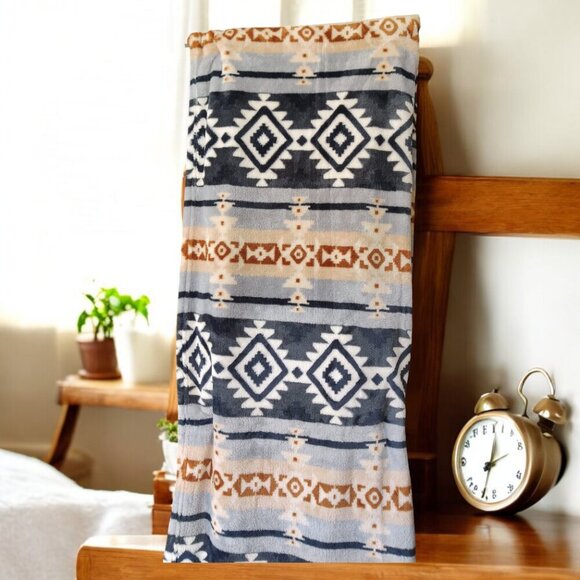 NEW!! WRANGLER TRIBAL AZTEC SOUTHWEST ULTRA PLUSH BLANKET - Size  60" x 90" - Picture 2 of 5
